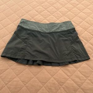 Lululemon Gray Tennis Skort Skirt Slight Flare Gray Pleated in Back Size 8